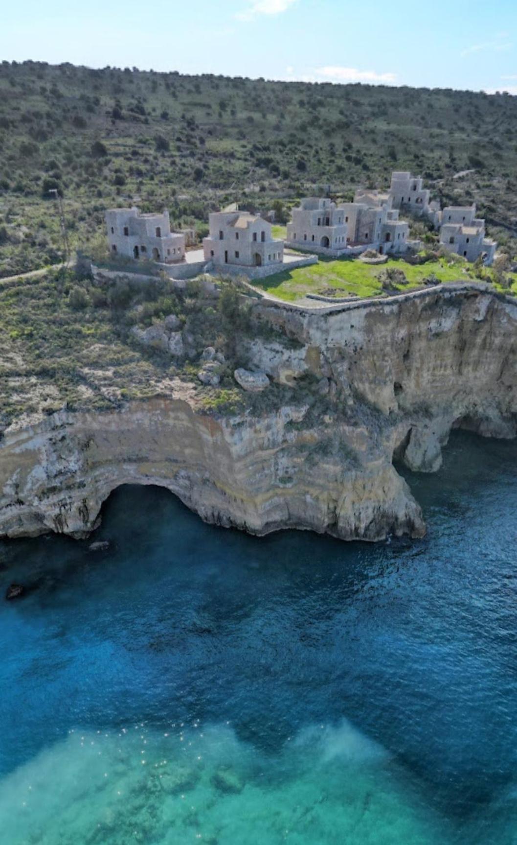 Athevillas Antonis Mína 외부 사진
