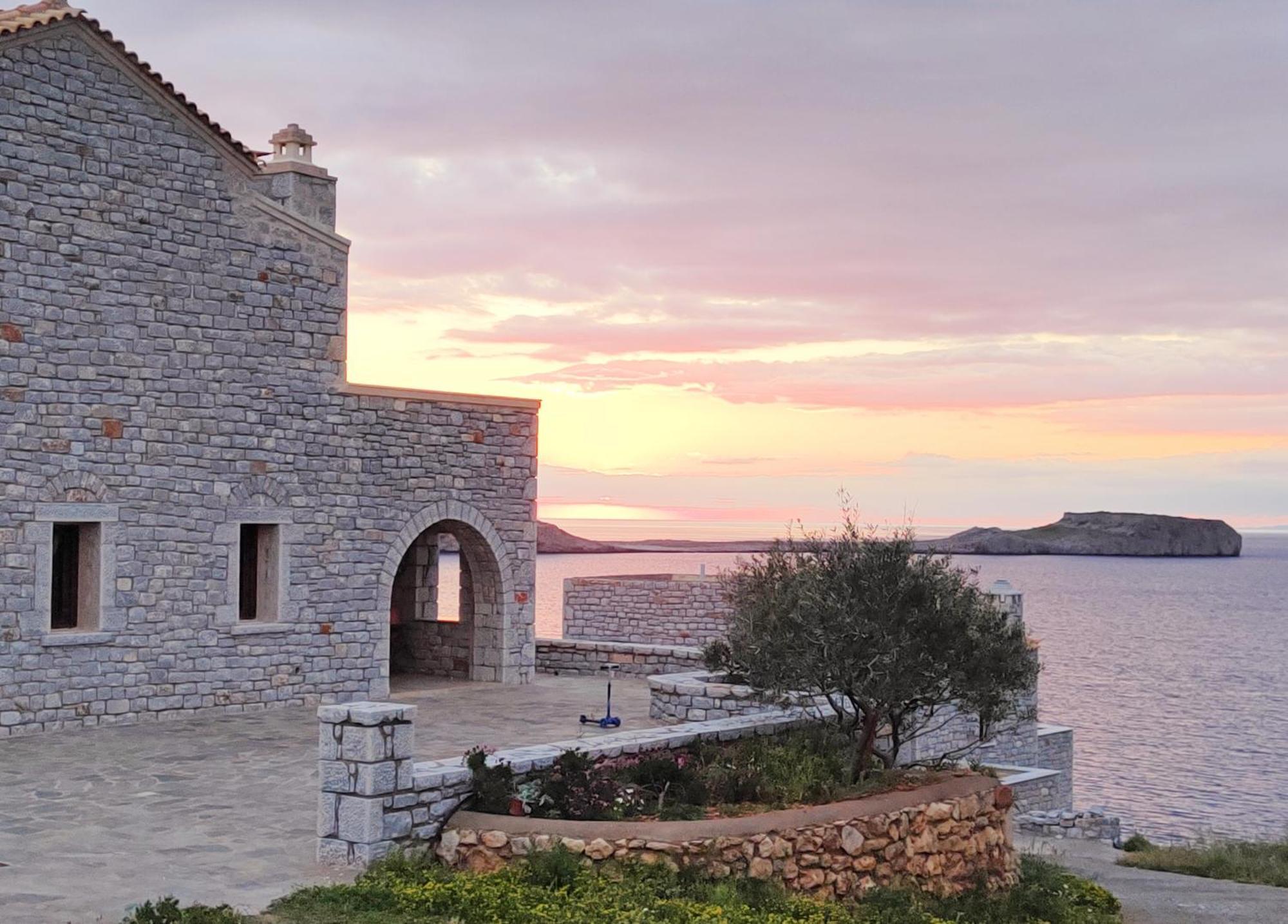 Athevillas Antonis Mína 외부 사진