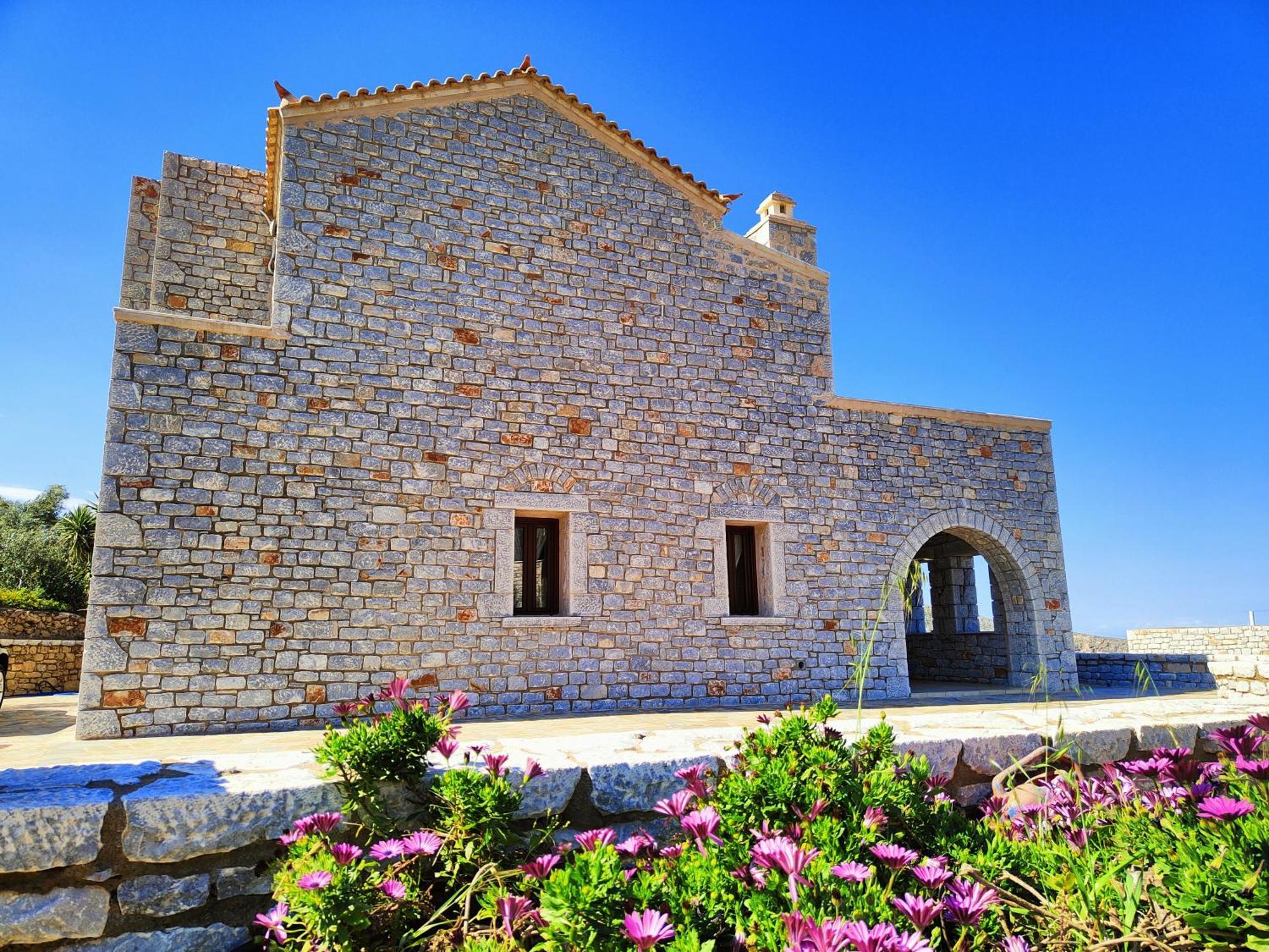 Athevillas Antonis Mína 외부 사진